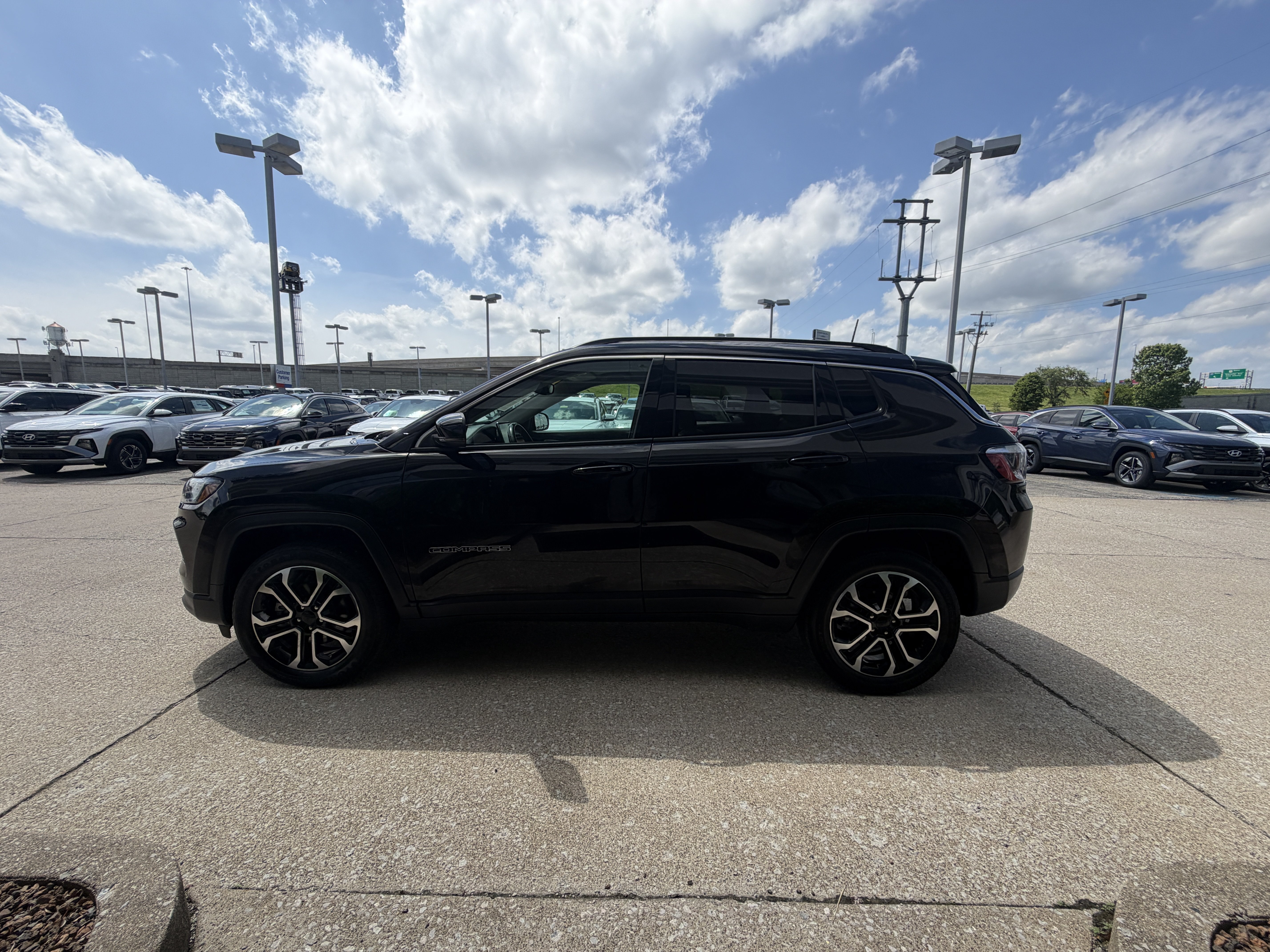 Used 2022 Jeep Compass Limited AWD/4WD image 15