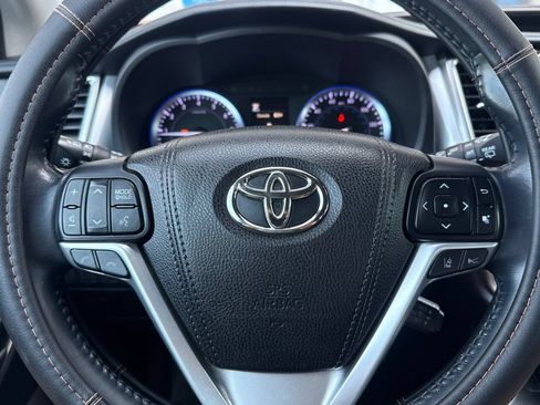 Used 2018 Toyota Highlander XLE AWD/4WD image 35