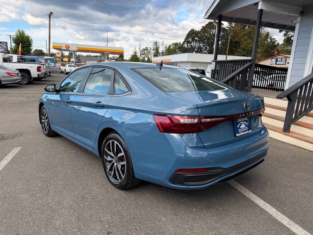 Used 2025 Volkswagen Jetta SE FWD image 10