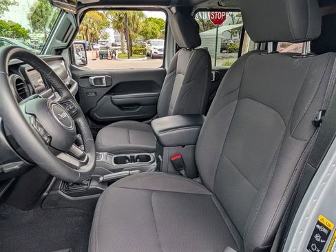 Certified 2022 Jeep Wrangler Unlimited Sport image 11