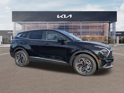 Used 2025 Kia Sportage LX image 1