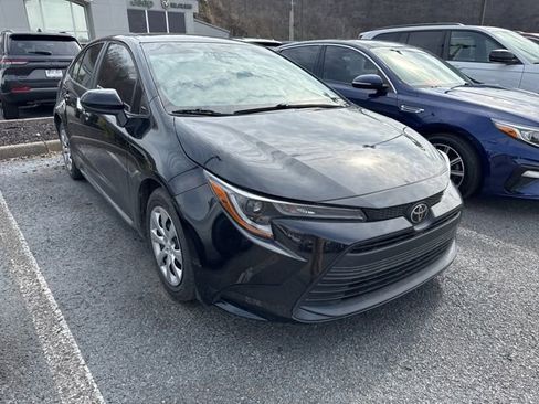 Used 2023 Toyota Corolla LE image 3