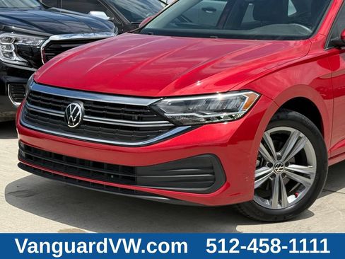 Used 2023 Volkswagen Jetta SE FWD image 2