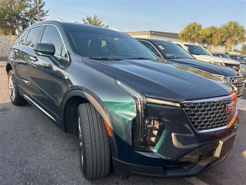 Used 2025 Cadillac XT4 Premium Luxury w/ Cold Weather Package FWD image 9