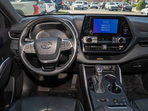 Used 2024 Toyota Highlander XSE image 7