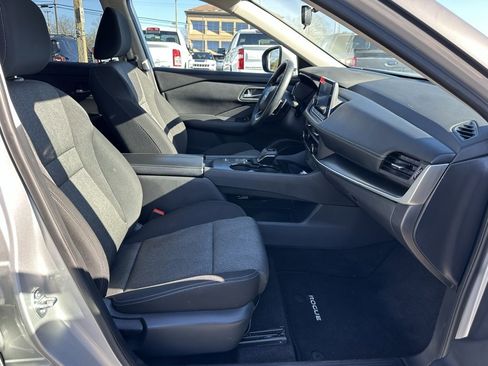 Used 2024 Nissan Rogue SV image 13