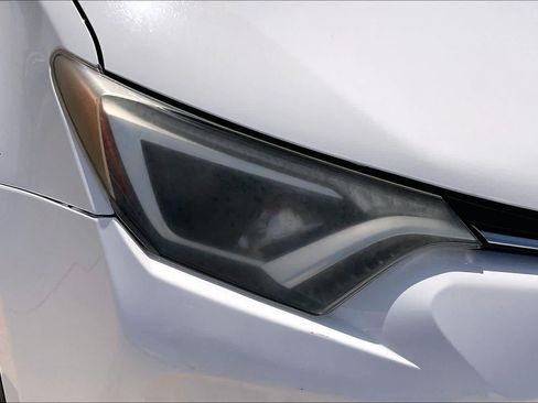 Used 2017 Toyota RAV4 LE FWD image 27