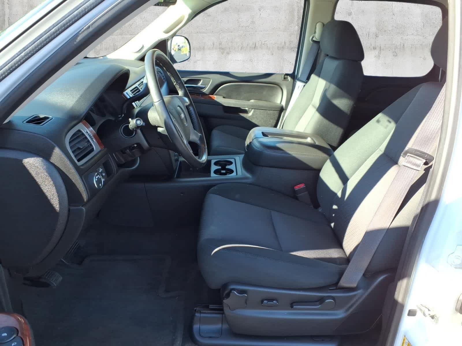 Used 2013 GMC Yukon SLE w/ Convenience Package RWD image 4