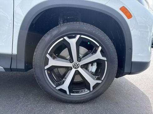New 2026 Volkswagen Tiguan SE AWD/4WD image 9
