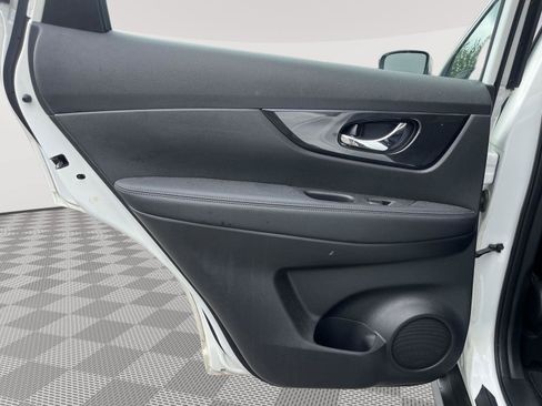Used 2018 Nissan Rogue S AWD/4WD image 13