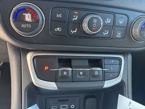 Used 2024 GMC Terrain SLT image 12