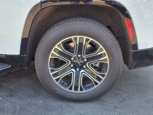 New 2026 Jeep Grand Wagoneer 4WD image 9