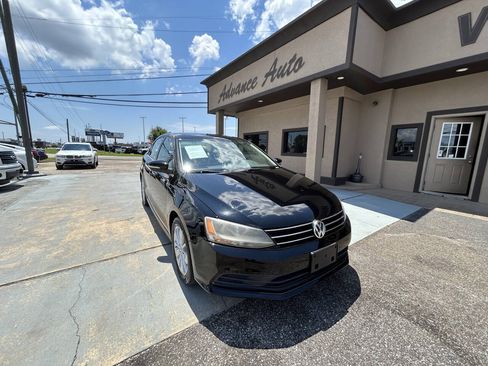 Used 2016 Volkswagen Jetta SE FWD image 4