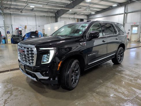 Used 2026 GMC Yukon Denali w/ Sun & Power Step Package AWD/4WD image 6