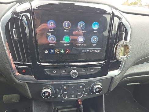 Used 2022 Chevrolet Traverse LT image 14