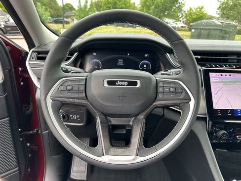 Used 2023 Jeep Grand Cherokee L Limited AWD/4WD image 12
