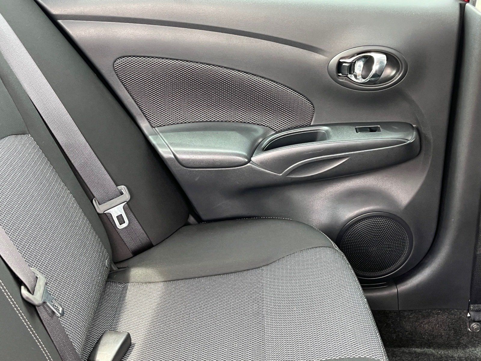 Used 2017 Nissan Versa SV w/ SV Special Edition Package FWD image 11