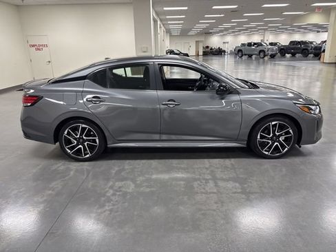 Used 2024 Nissan Sentra SR FWD image 8