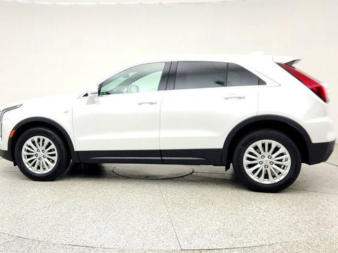 Used 2024 Cadillac XT4 Luxury w/ Cold Weather Package FWD image 8