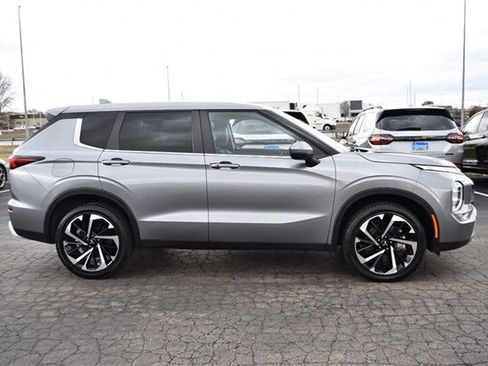 Used 2023 Mitsubishi Outlander SE image 5