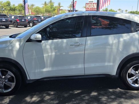 Used 2017 Honda HR-V EX image 8