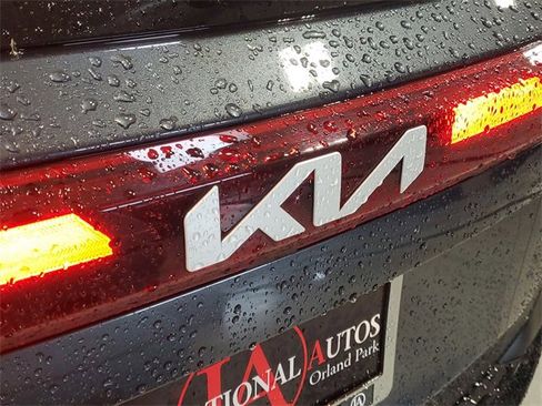 Certified 2024 Kia Seltos X-Line image 5