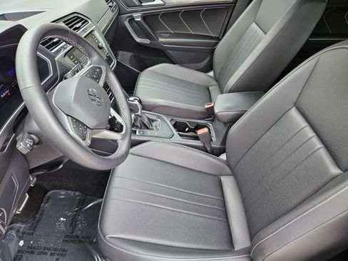 Used 2023 Volkswagen Tiguan SE R-Line FWD image 5
