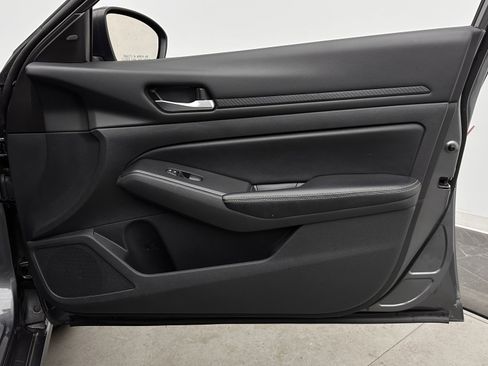 Used 2024 Nissan Altima 2.5 SV image 33