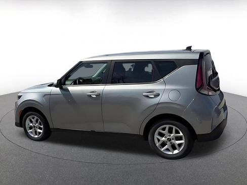 Used 2025 Kia Soul LX w/ LX Technology Package FWD image 9