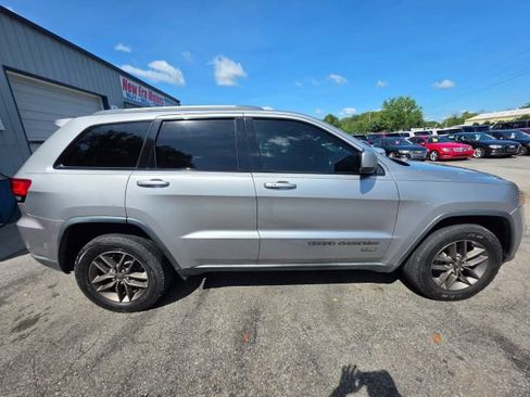 Used 2016 Jeep Grand Cherokee Laredo 75th Anniversary AWD/4WD image 4