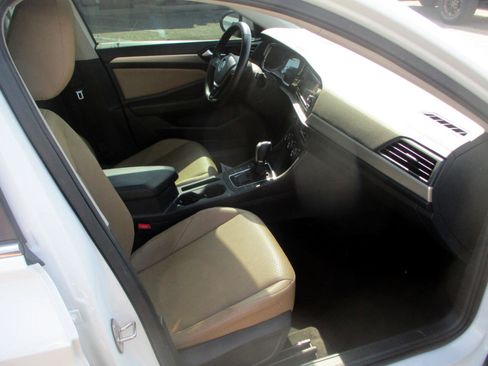 Used 2019 Volkswagen Jetta SE image 8