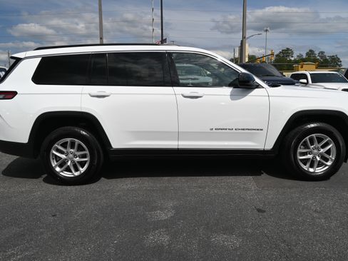 Used 2025 Jeep Grand Cherokee L Laredo w/ Luxury Tech Group I RWD image 11