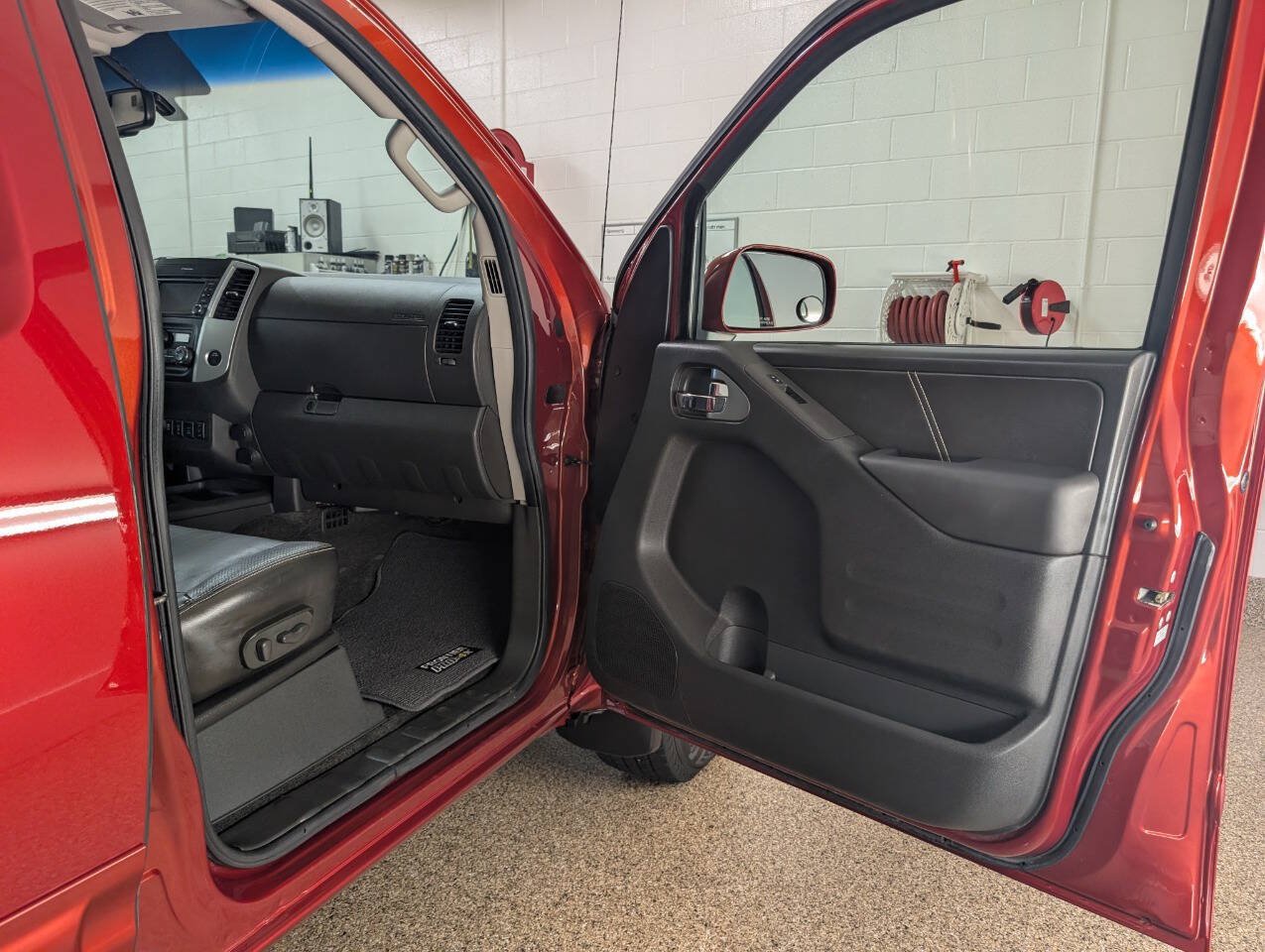 Used 2015 Nissan Frontier PRO-4X AWD/4WD image 19
