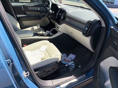 Used 2023 Volvo XC40 B5 Ultimate w/ Protection Package Premier image 9