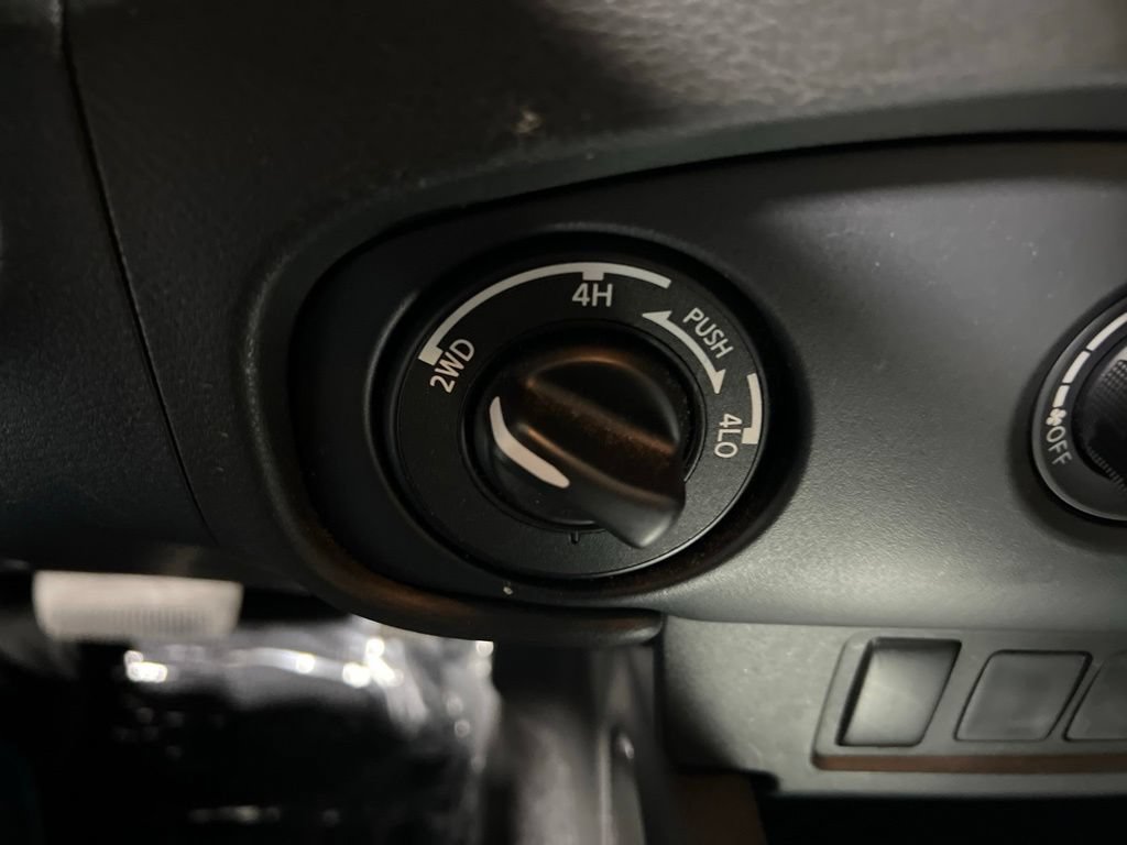 Used 2023 Nissan Frontier SV w/ Tow Package AWD/4WD image 33