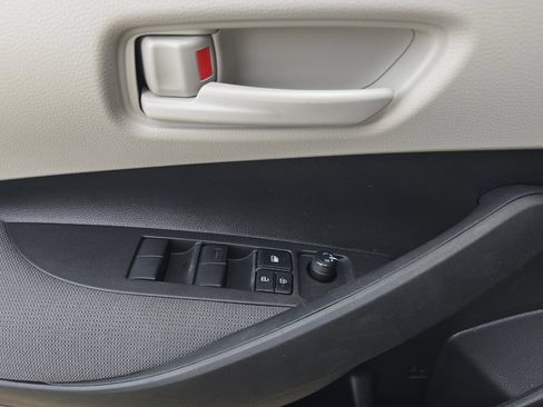 Used 2025 Toyota Corolla LE FWD image 8