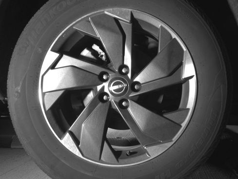 Used 2025 Nissan Rogue SV image 15