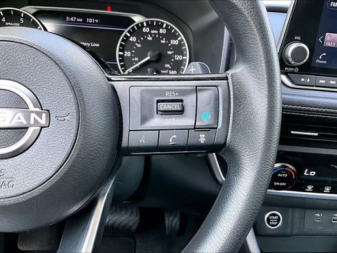 Used 2023 Nissan Rogue SV FWD image 22