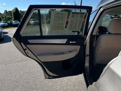 Used 2019 Subaru Outback 2.5i Premium AWD/4WD image 16