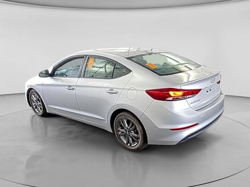 Used 2017 Hyundai Elantra SE FWD image 2