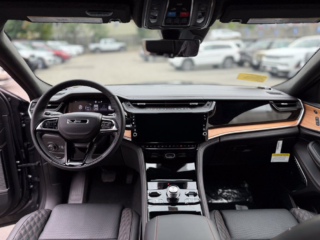 New 2026 Jeep Grand Cherokee Summit w/ Obsidian Package AWD/4WD image 9