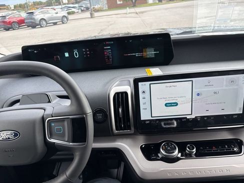 New 2025 Ford Expedition Active image 22