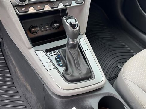 Used 2020 Hyundai Elantra Value Edition w/ Winter Weather Package image 21