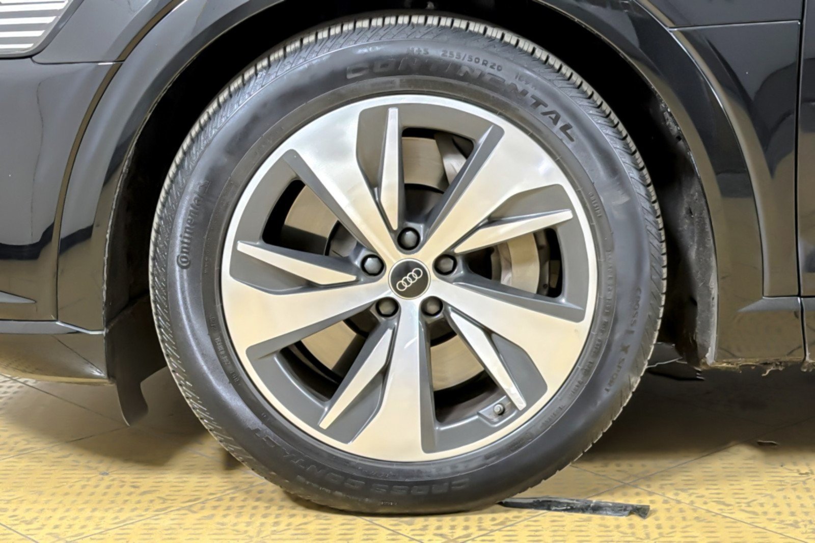 Used 2024 Audi Q8 e-tron Premium AWD/4WD image 24