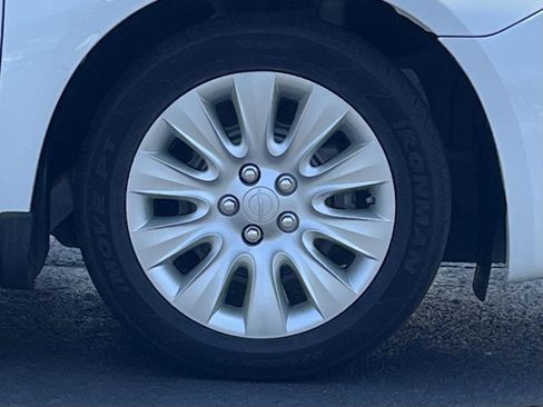 Used 2013 Chrysler 200 LX FWD image 22