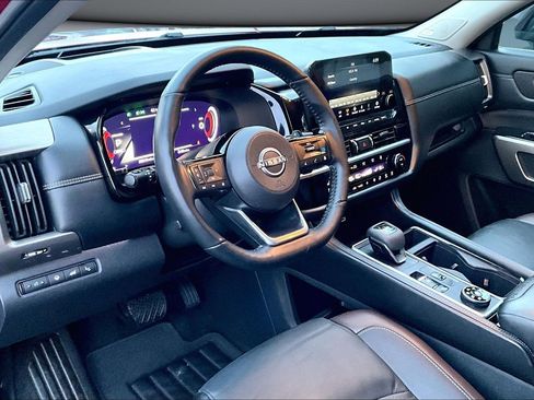 Used 2023 Nissan Pathfinder Platinum image 16