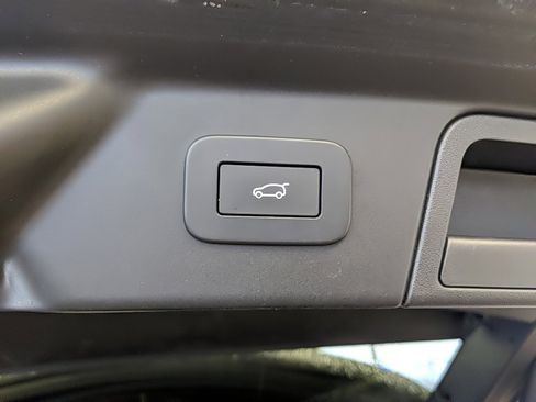 Used 2023 Land Rover Range Rover Velar R-Dynamic S image 8