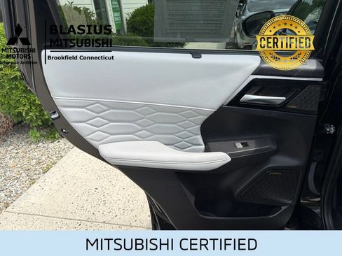 Used 2025 Mitsubishi Outlander AWD image 30