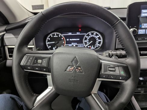 Used 2023 Mitsubishi Outlander SE image 15