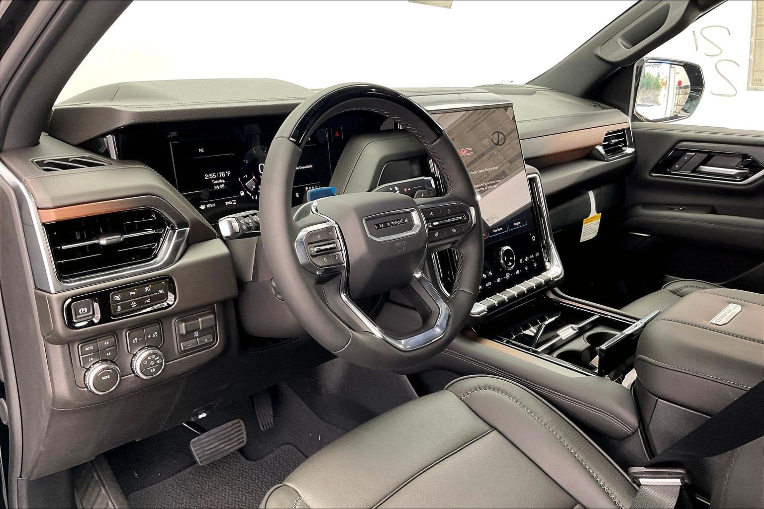 New 2026 GMC Yukon Denali w/ Advanced Technology Package AWD/4WD image 4